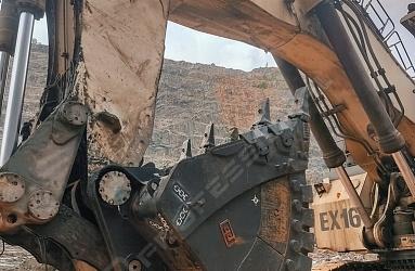 Gold mining in Africa with super-reinforced buckets made by Professional!